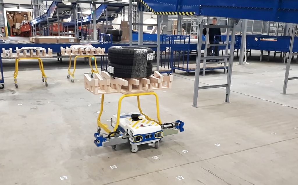 Solystic - Automatisation tri colis - Tri et préparation de la distribution avec robotique mobile - Soly™ Solystic - Automatisation tri colis - Tri des encombrants